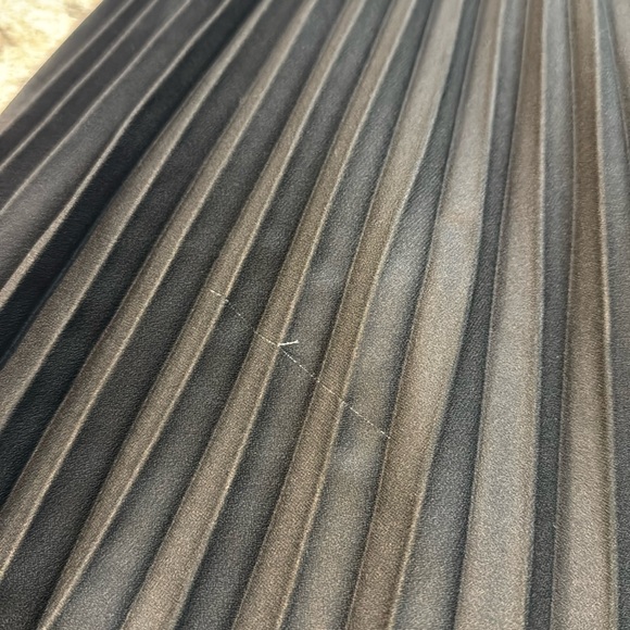 Reiss | NWOT Marie High Rise Pleated Midi Skirt in Black & White Size 6 - Picture 9 of 16